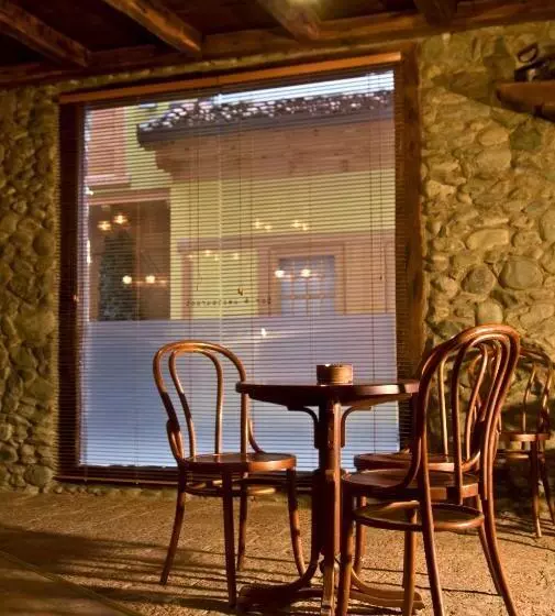 هتل çarshia E Jupave