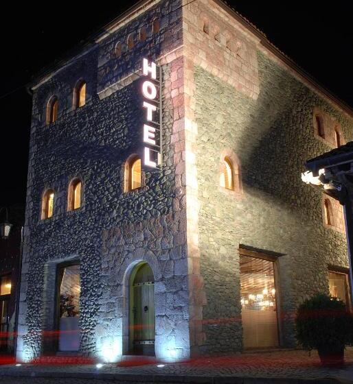 هتل çarshia E Jupave