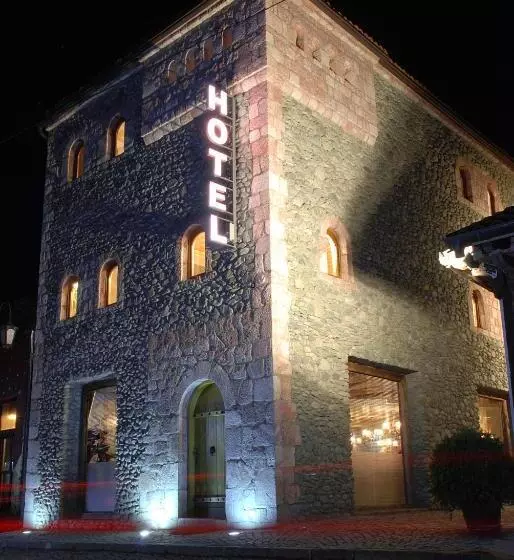 هتل çarshia E Jupave