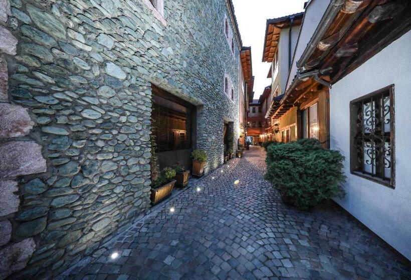 هتل çarshia E Jupave