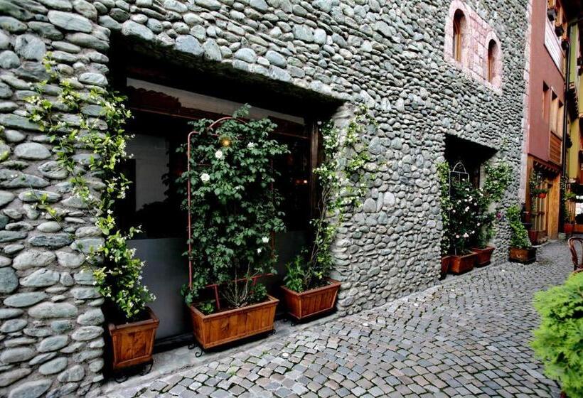 هتل çarshia E Jupave