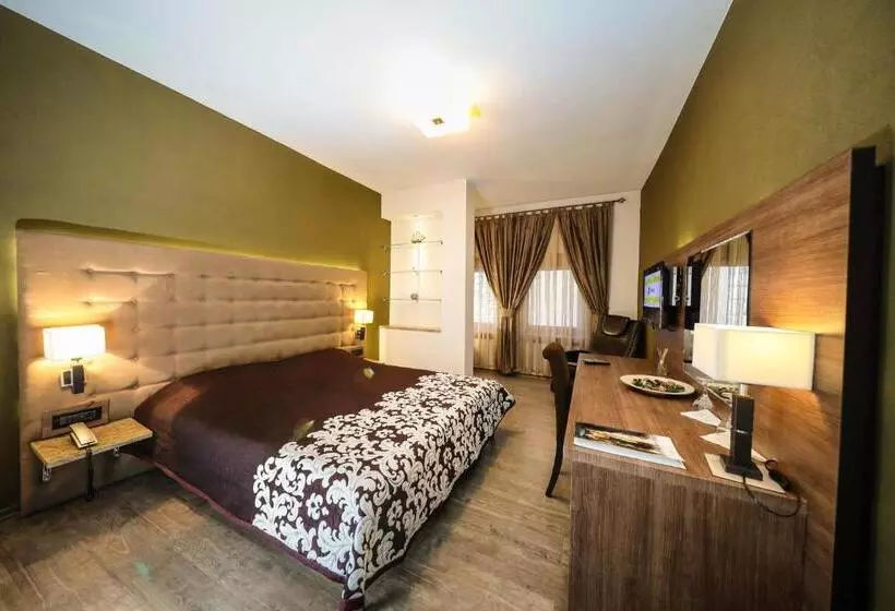 هتل çarshia E Jupave