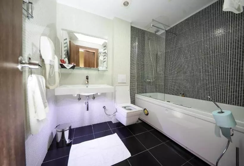 هتل çarshia E Jupave