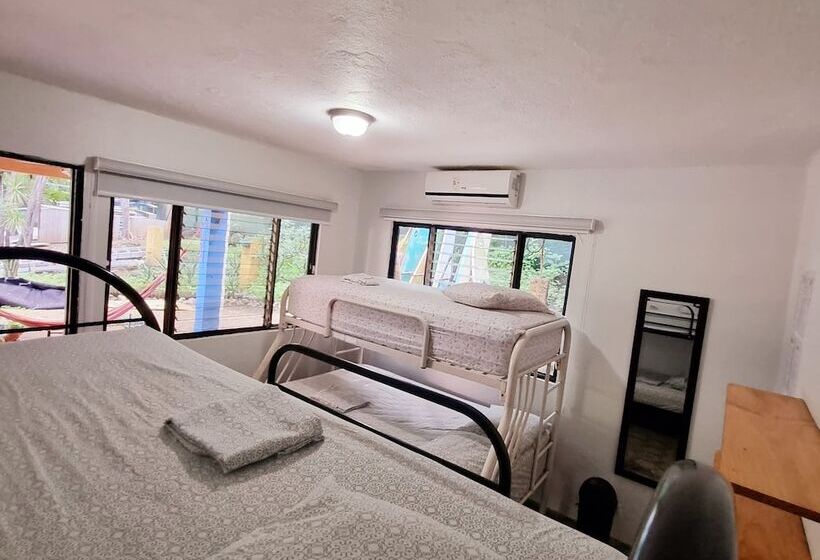 Casa Pura Vida Surf Hostel