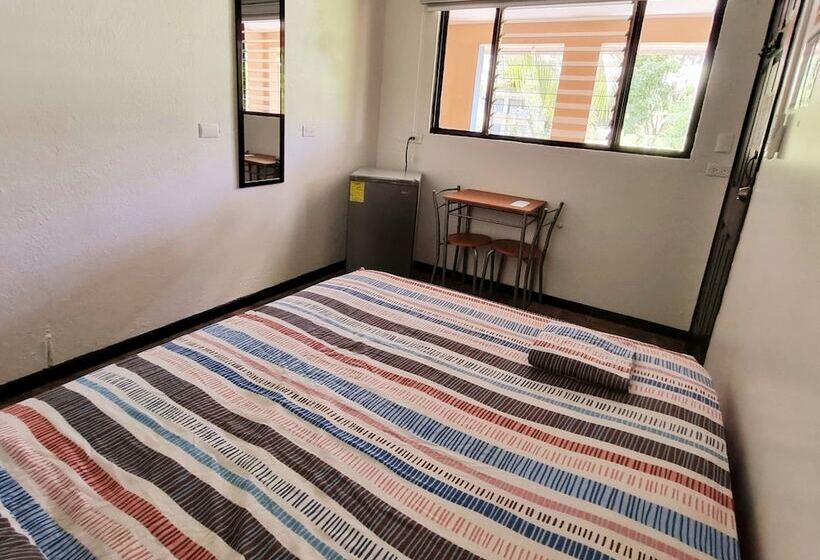 Casa Pura Vida Surf Hostel