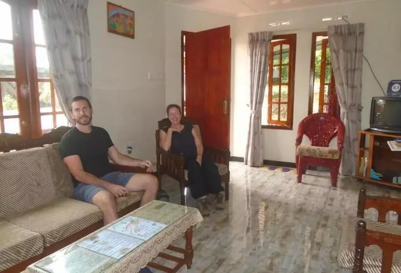تختخواب و صبحانه B.rose House