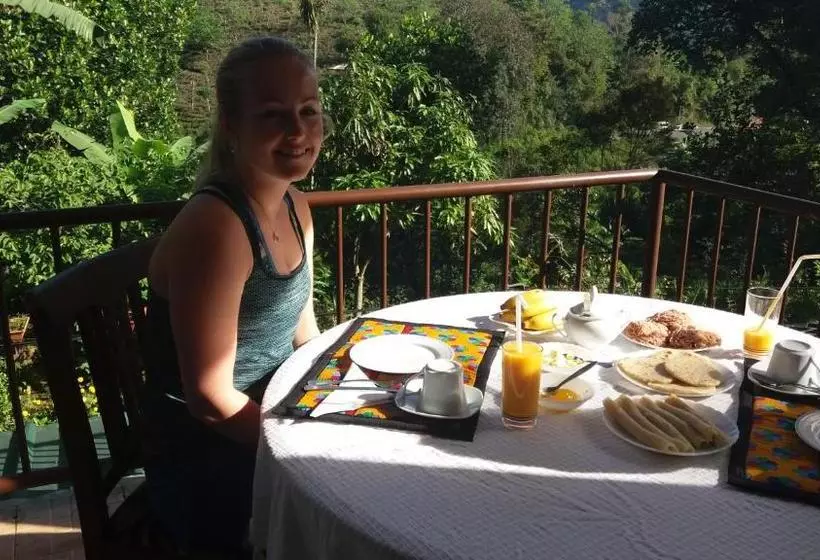 تختخواب و صبحانه Ella Nature Resort