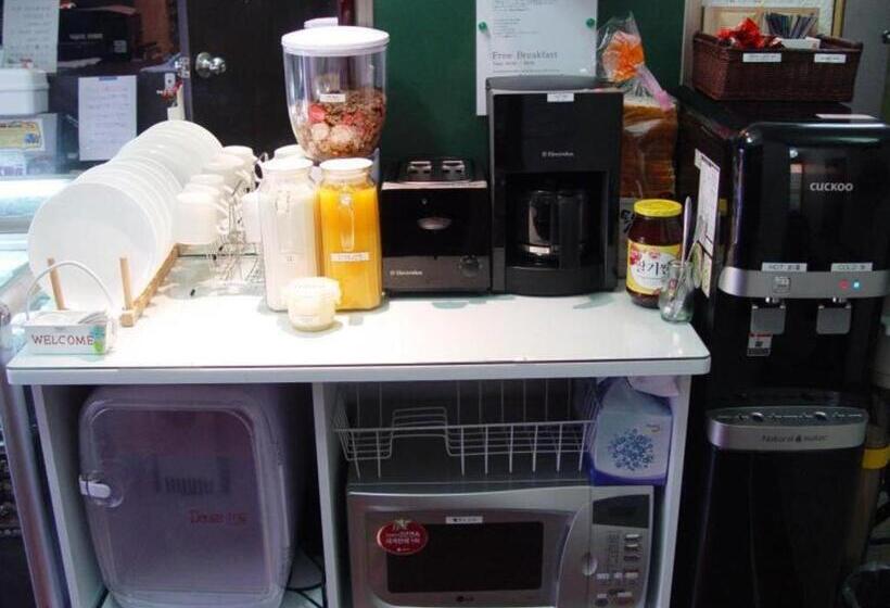 Goodstay Saewha Hostel