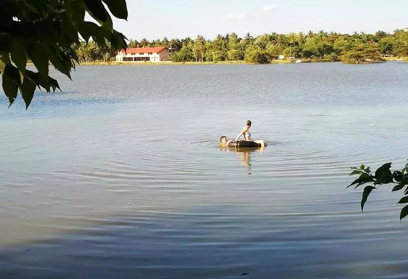 هتل Lake Wave