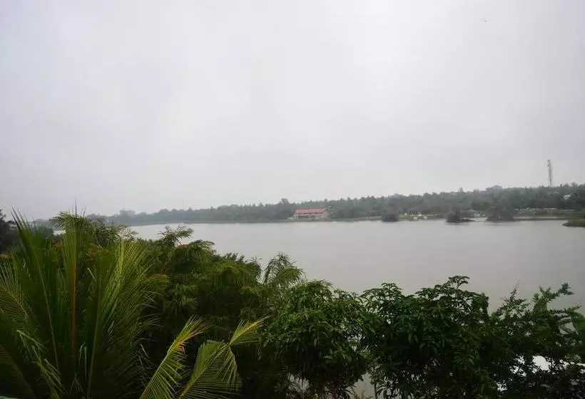 هتل Lake Wave