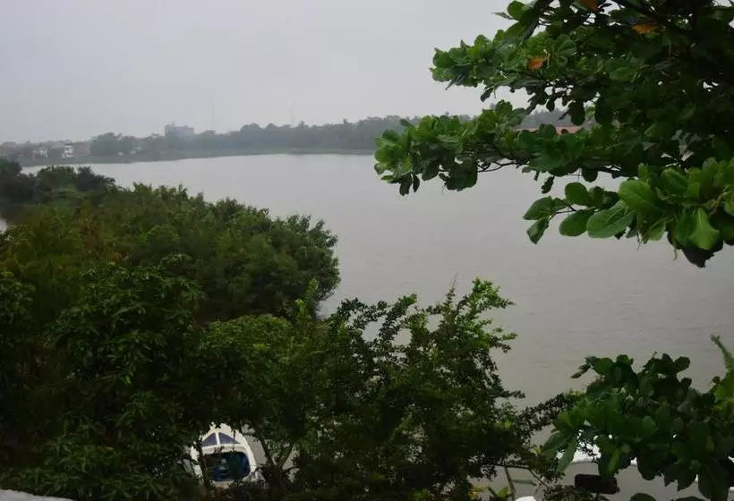هتل Lake Wave