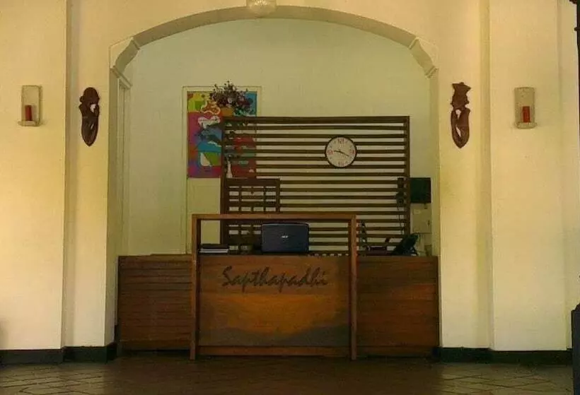 ホテル Sapthapadhi