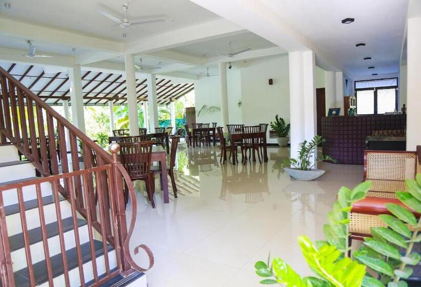 Hotel Tinara River Inn, Weligama