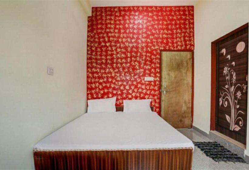 Goroomgo Hotel M J Agra Near Taj Mahal 950m