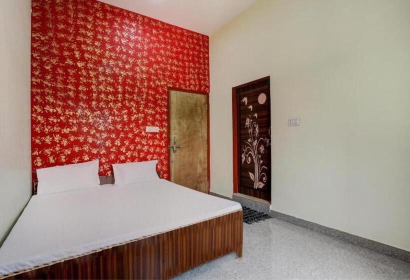 Goroomgo Hotel M J Agra Near Taj Mahal 950m