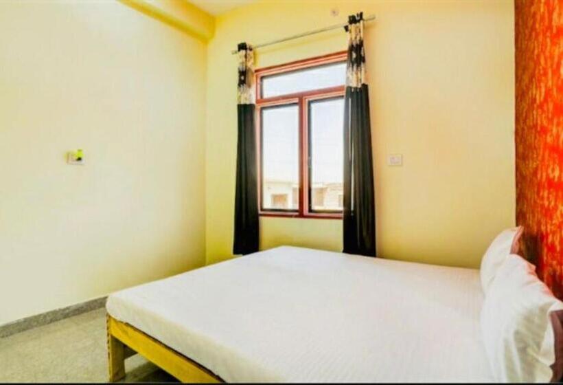 Goroomgo Hotel M J Agra Near Taj Mahal 950m