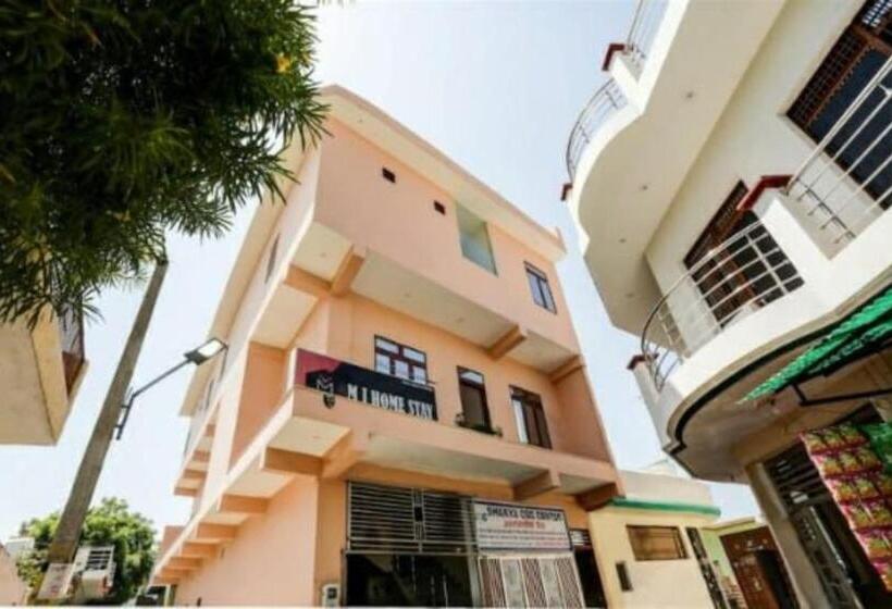 Goroomgo Hotel M J Agra Near Taj Mahal 950m