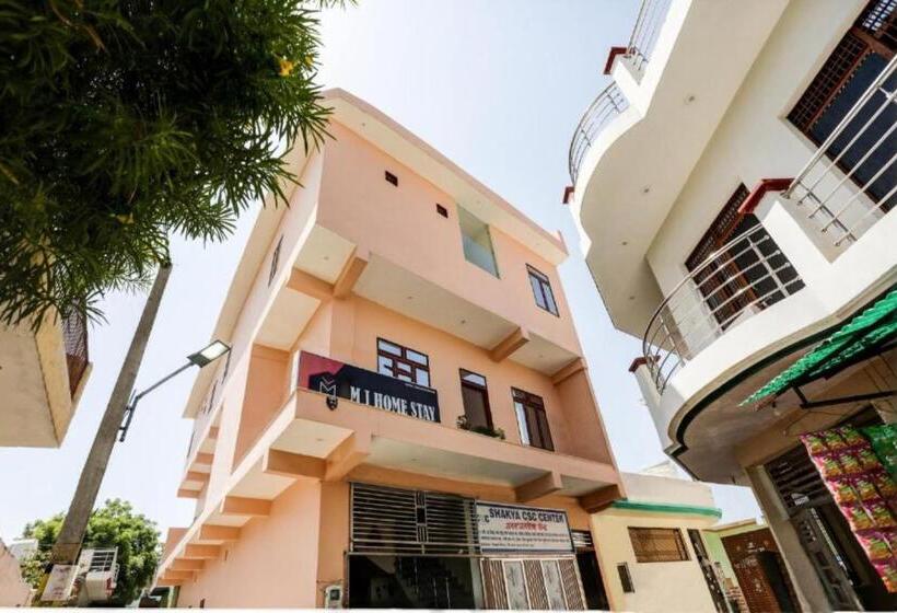 Goroomgo Hotel M J Agra Near Taj Mahal 950m