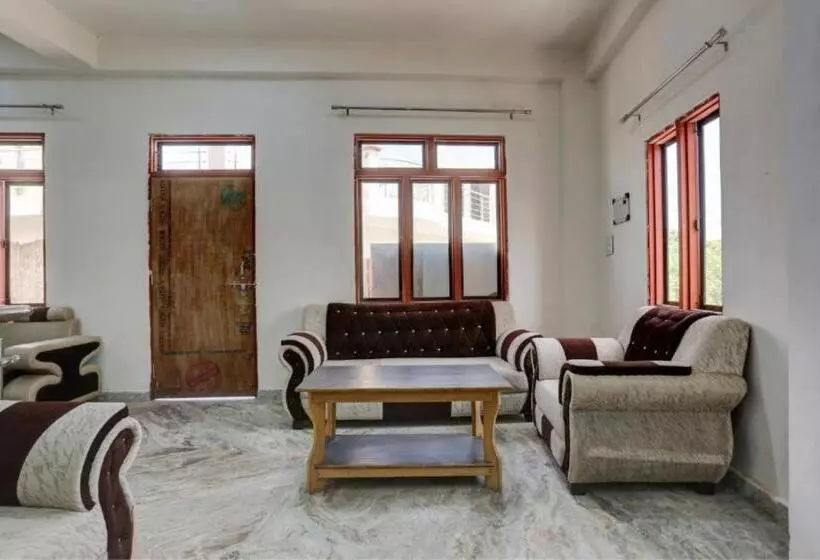Goroomgo Hotel M J Agra Near Taj Mahal 950m