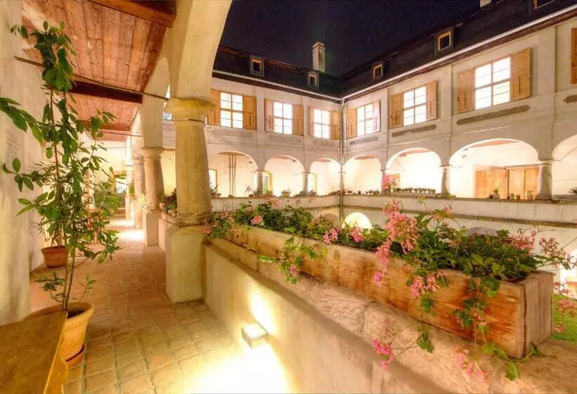 Hotelli Chateau Třebešice