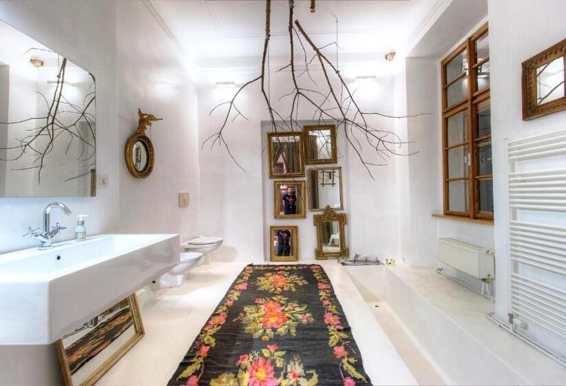 فندق Chateau Třebešice