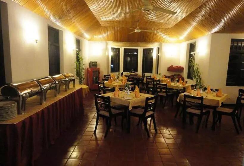 هتل Country Comfort