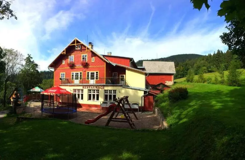 Hotelli Večernice