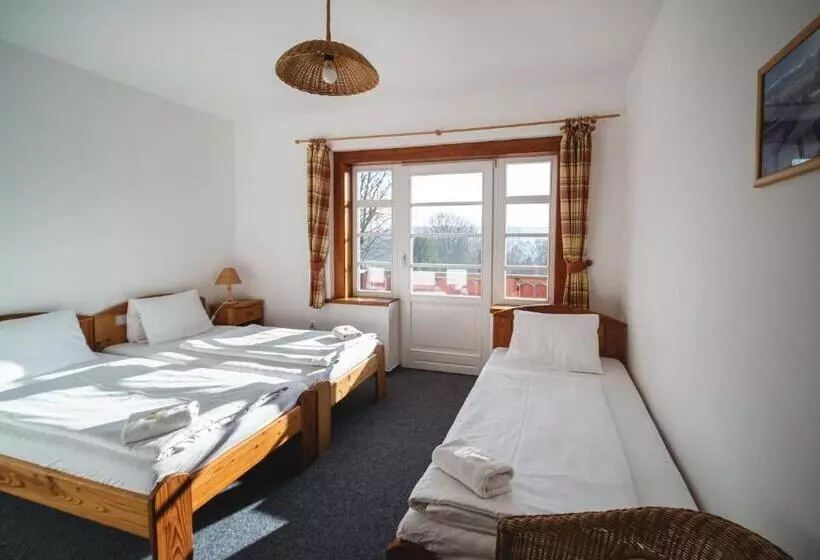 Hotelli Večernice
