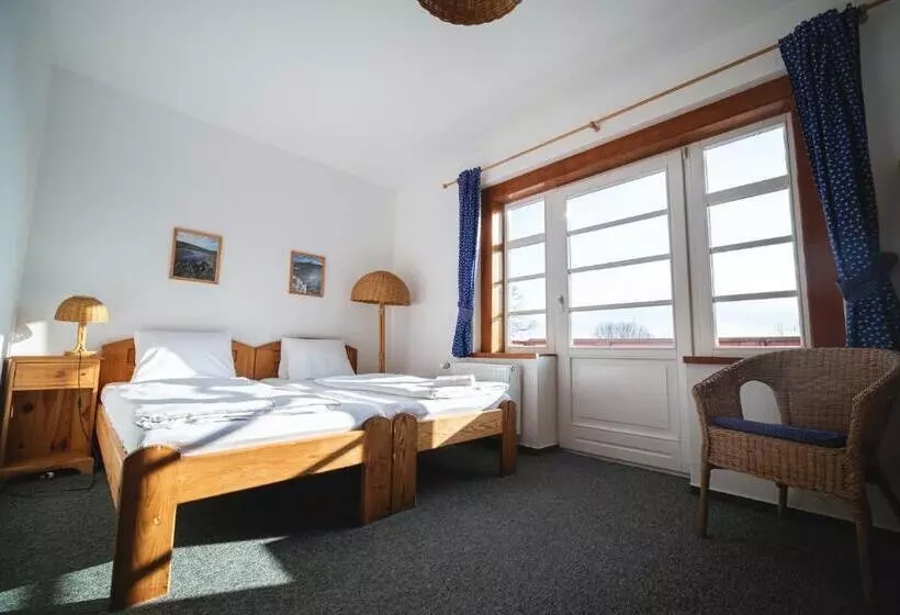 Hotelli Večernice