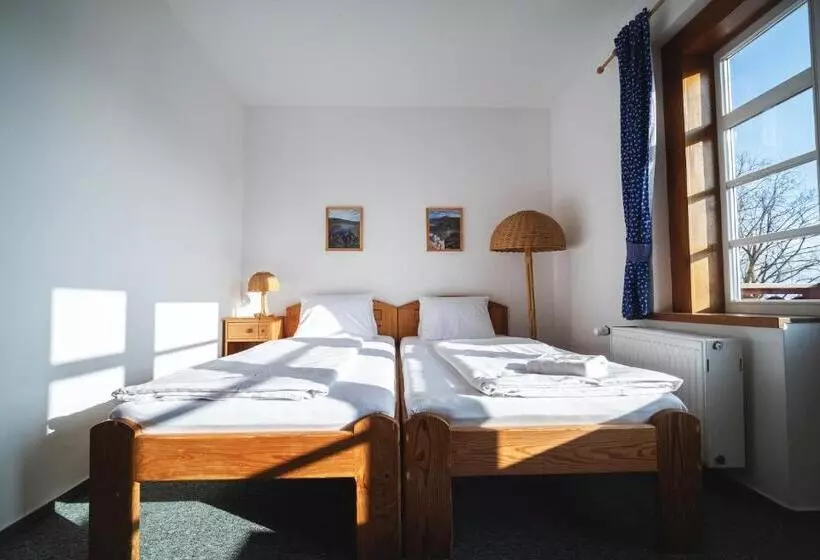 Hotelli Večernice
