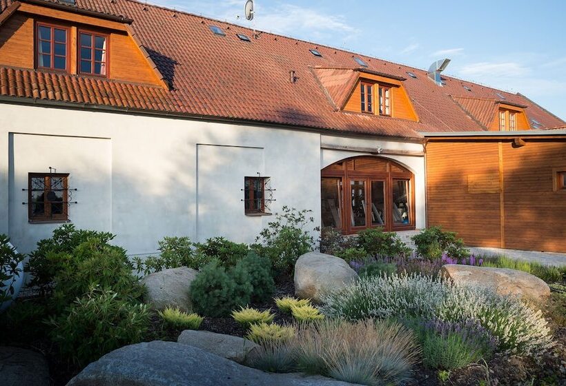 リゾートホテル Wellness Hotel & Minipivovar Kněžínek