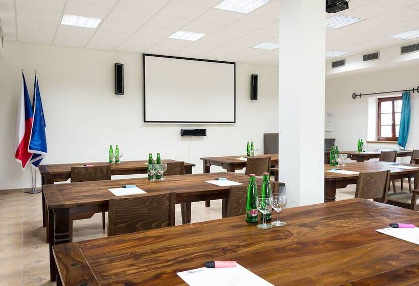 リゾートホテル Wellness Hotel & Minipivovar Kněžínek