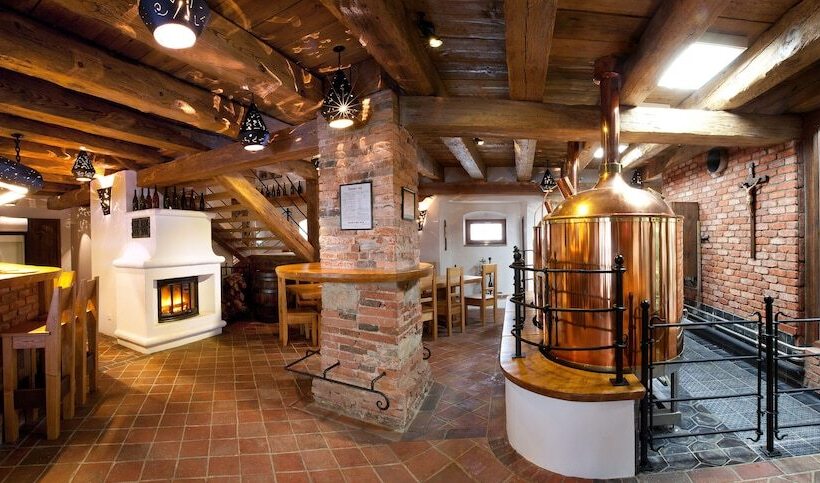 リゾートホテル Wellness Hotel & Minipivovar Kněžínek