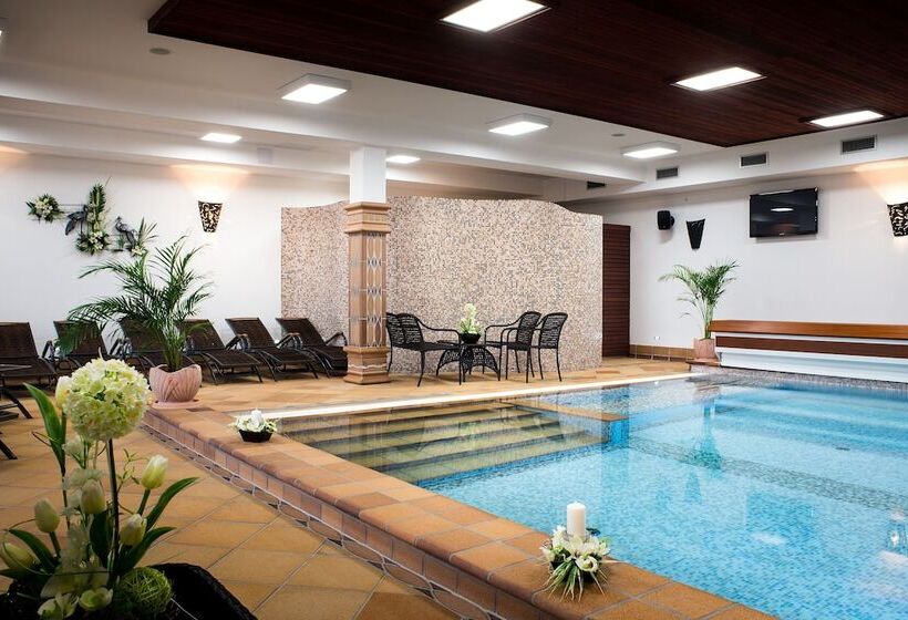 リゾートホテル Wellness Hotel & Minipivovar Kněžínek