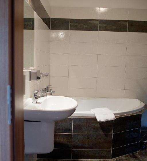 リゾートホテル Wellness Hotel & Minipivovar Kněžínek