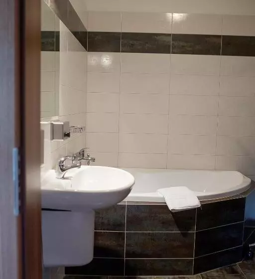 リゾートホテル Wellness Hotel & Minipivovar Kněžínek