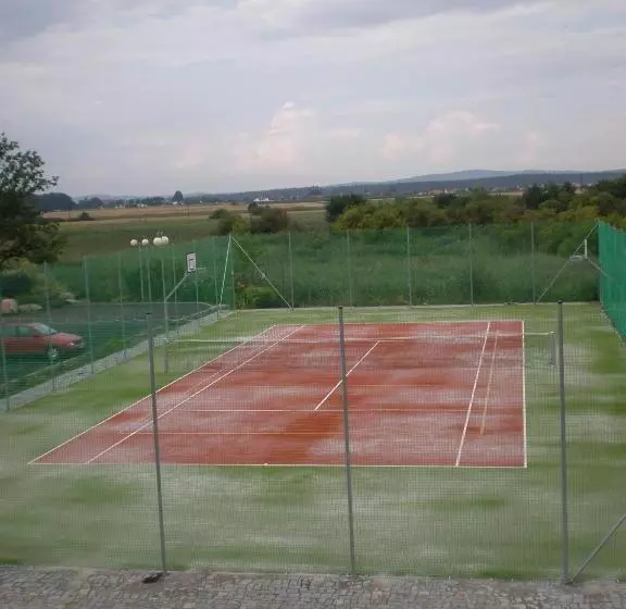リゾートホテル Wellness Hotel & Minipivovar Kněžínek