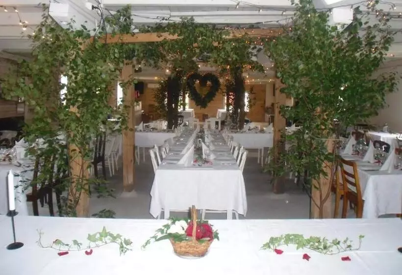 تختخواب و صبحانه Brunnsta Gård