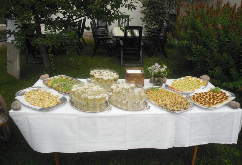 تختخواب و صبحانه Brunnsta Gård