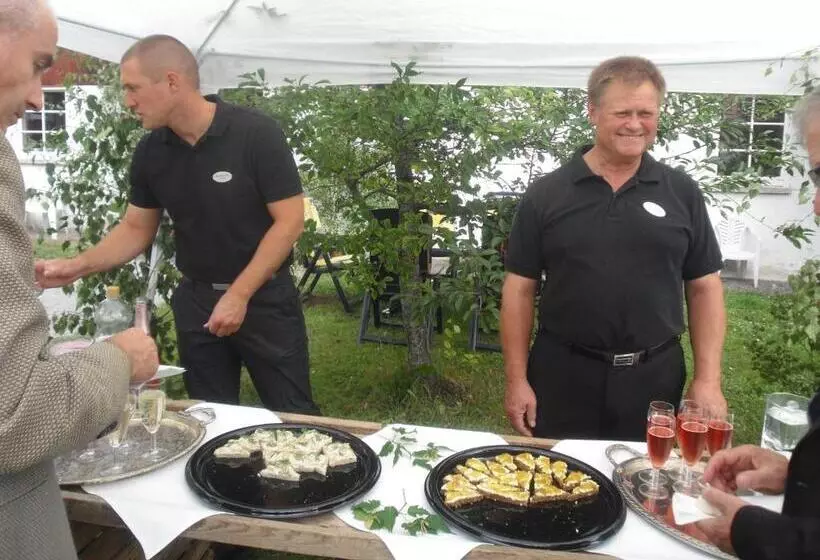 تختخواب و صبحانه Brunnsta Gård