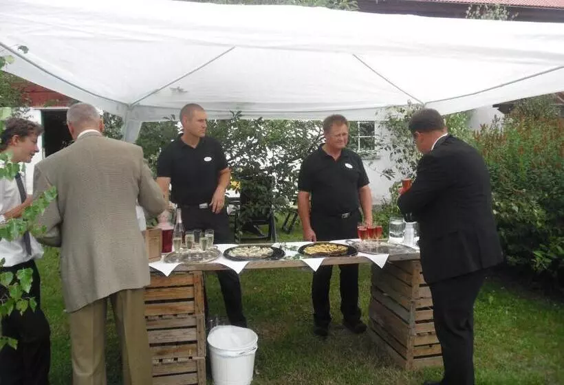 تختخواب و صبحانه Brunnsta Gård