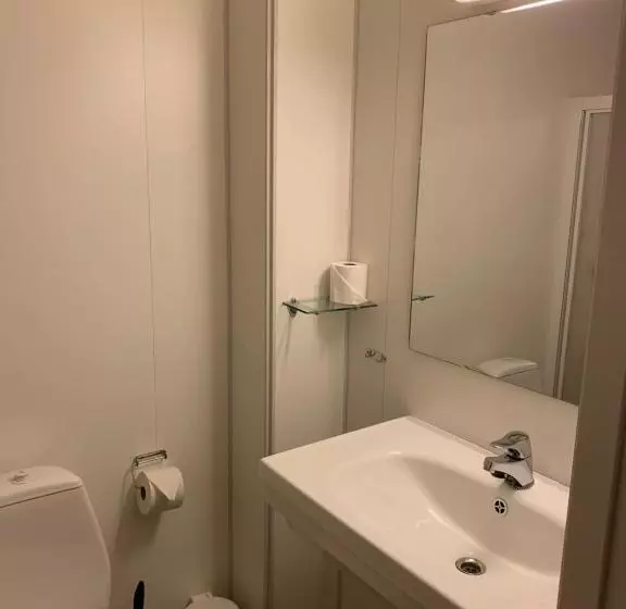 ホテル Narvik Budget Rooms