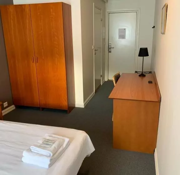 ホテル Narvik Budget Rooms