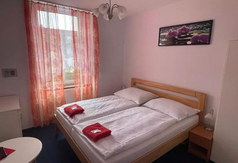 Hotelli V Pivovaře Davle