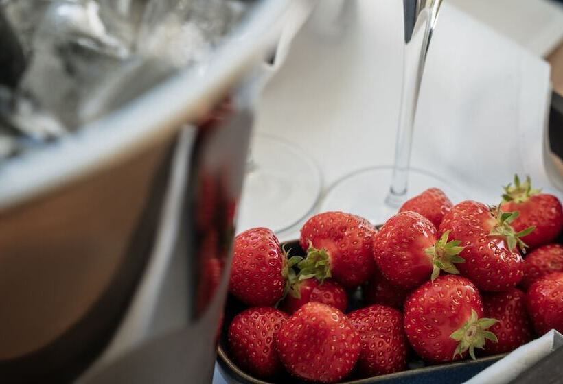 Valldal Fjordhotell   By Classic Norway Hotels