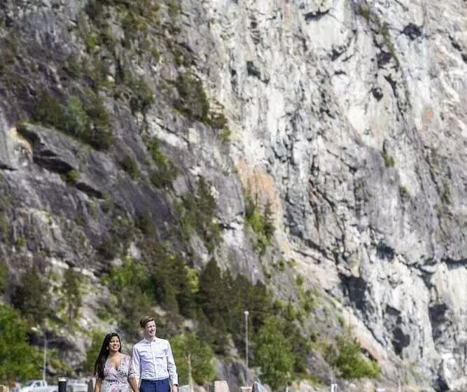 Valldal Fjordhotell   By Classic Norway Hotels