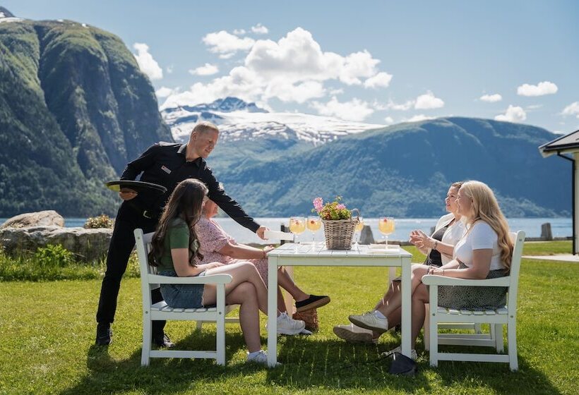 Valldal Fjordhotell   By Classic Norway Hotels