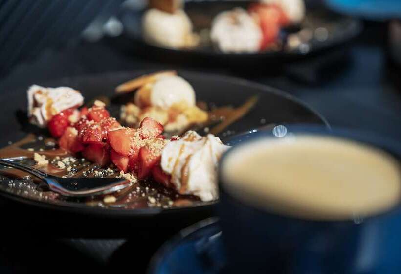 Valldal Fjordhotell   By Classic Norway Hotels