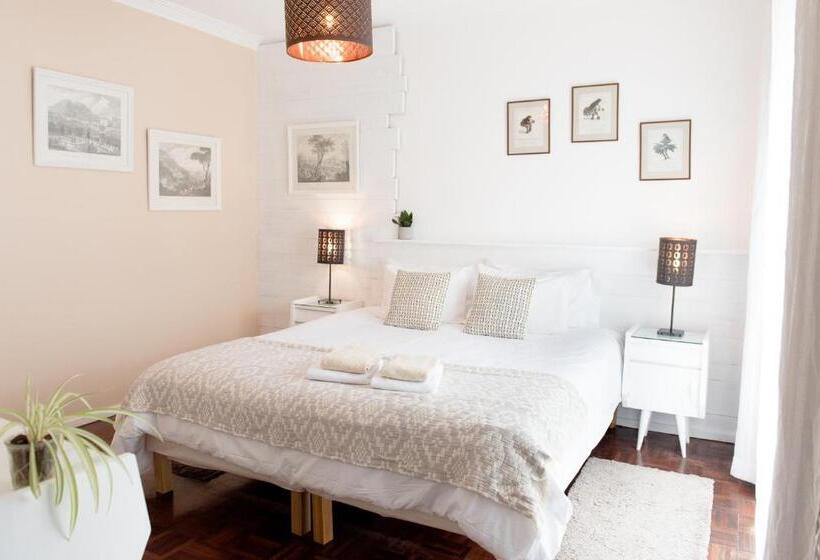 فندق صغير Laneez Ericeira Surf House