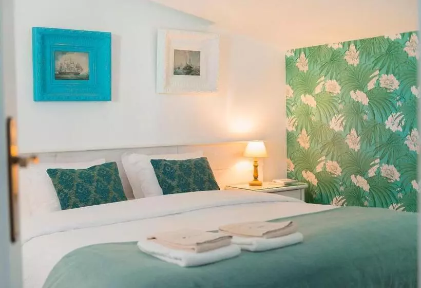 ユースホステル Laneez Ericeira Surf House
